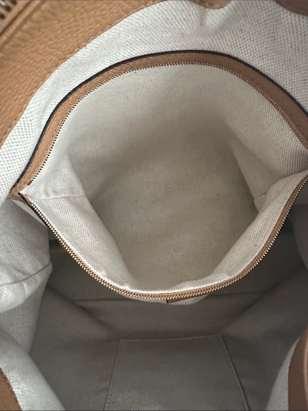 Gucci Interlocking G Soho Leather Hobo with Tassel and strap - like new - Picture 5 of 16